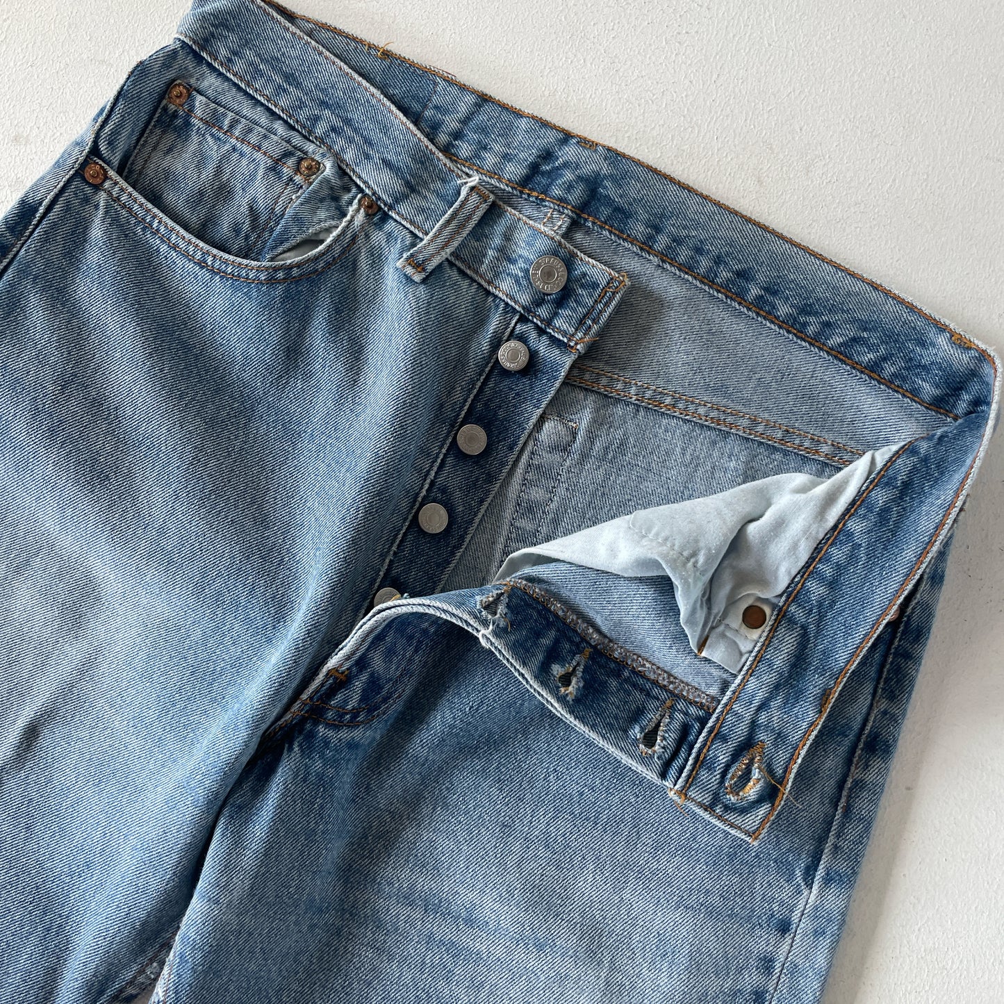 Vintage 1991 Levi’s 501 stonewashed blue jeans 33 x 32