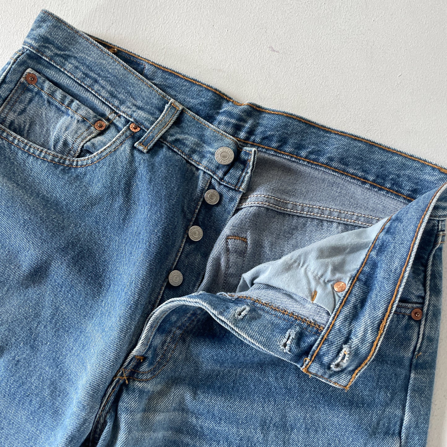 Vintage 1999 Levi’s 501 stonewashed blue jeans Made in U.K 32 x 34