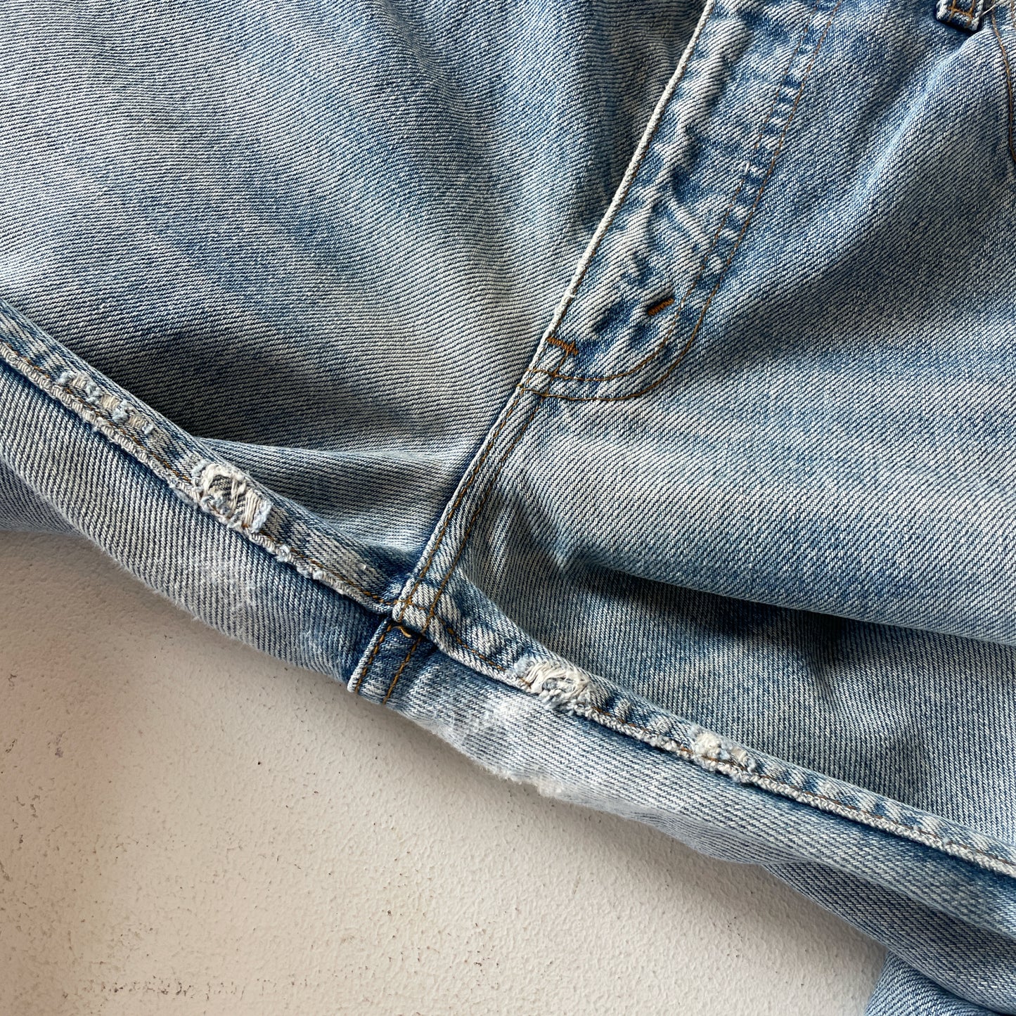 Vintage 1996 Levi’s 615 orange tab Stonewashed blue jeans Made in UK 33” x 32”