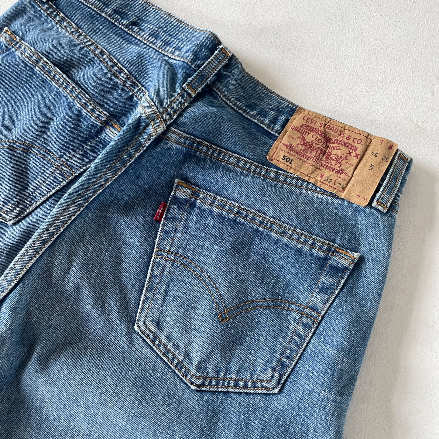 Vintage 1999 Levi’s 501 stonewashed blue jeans Made in U.K 32 x 34