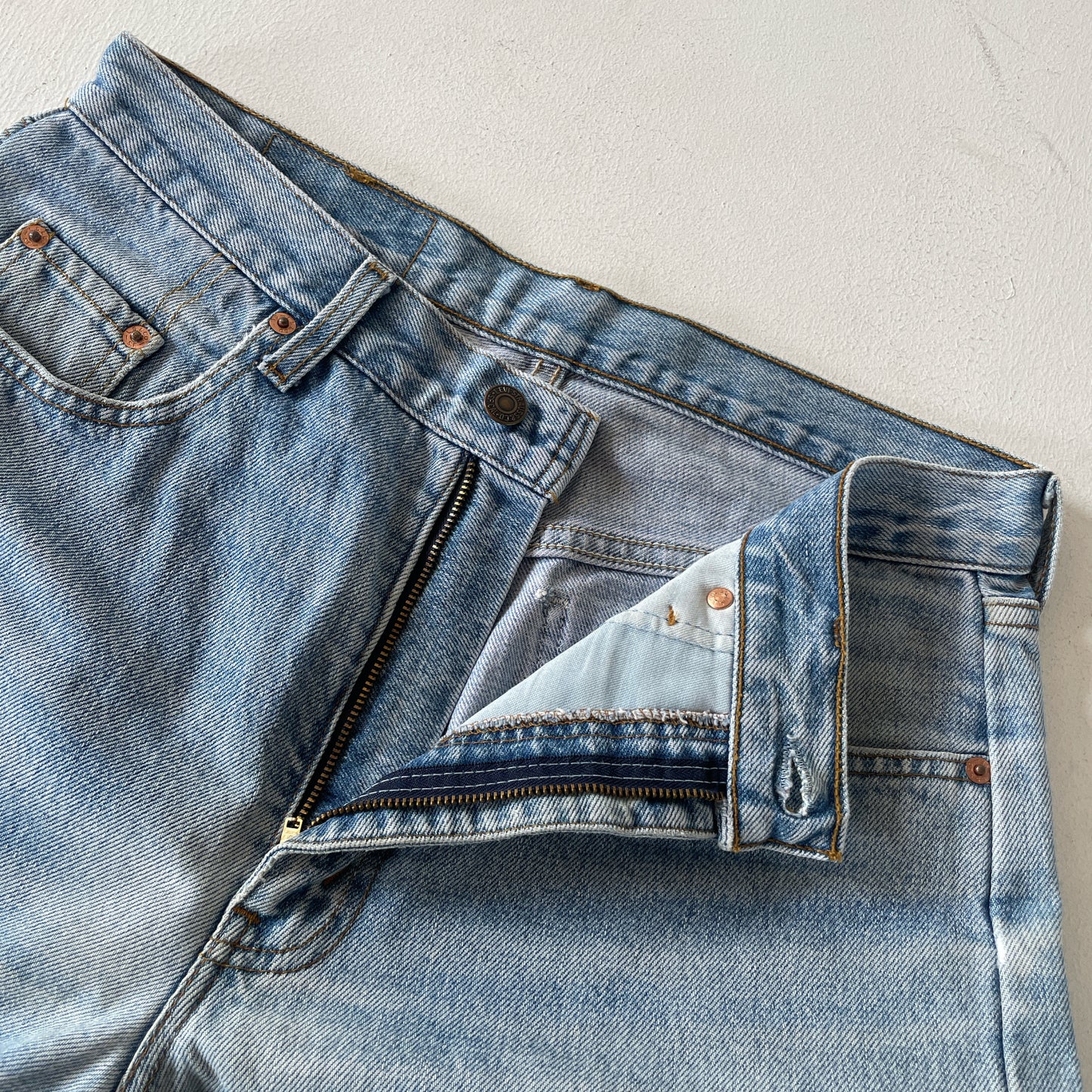 Vintage 1996 Levi’s 615 orange tab Stonewashed blue jeans Made in UK 33” x 32”