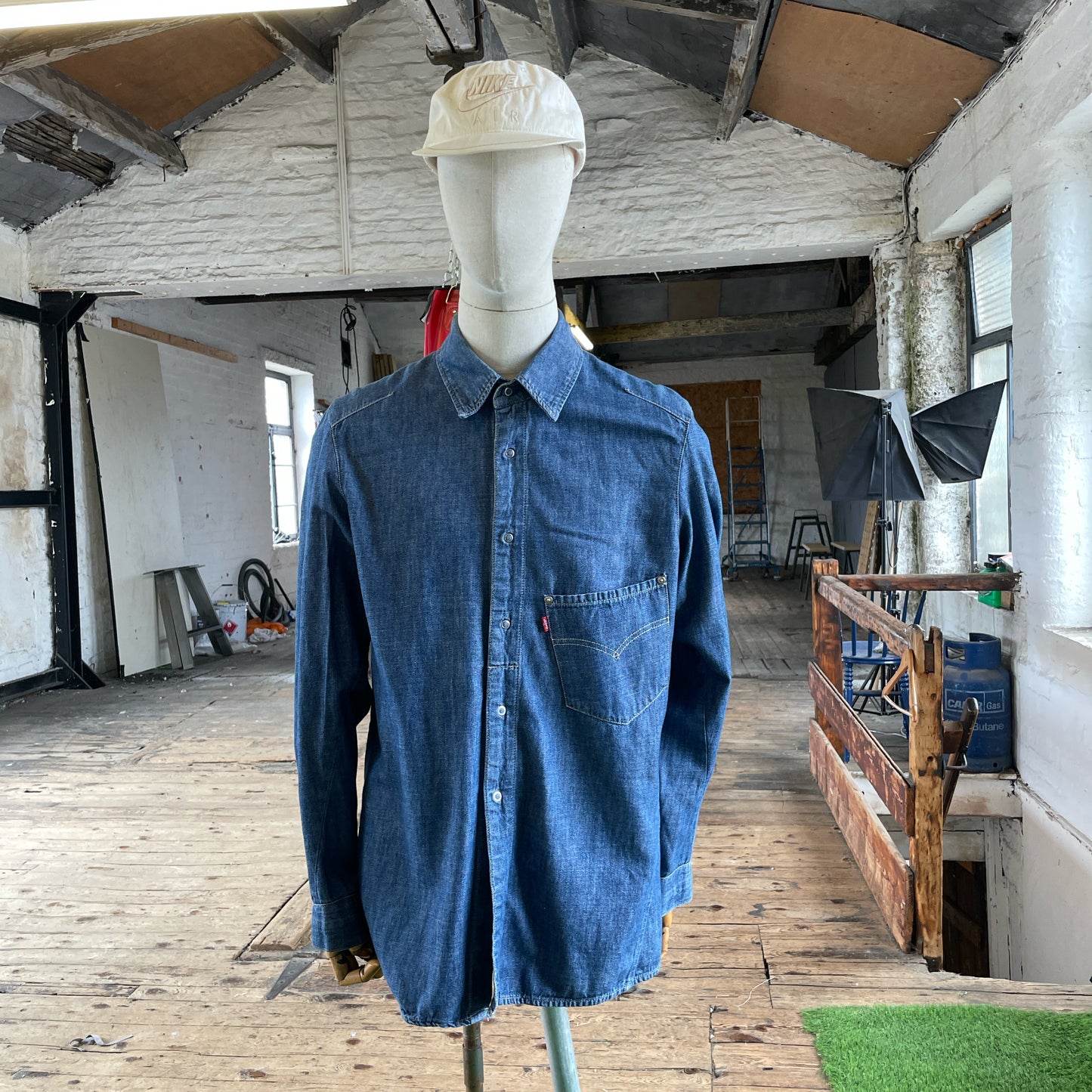 00 Levi’s Engineered ‘Twisted’ denim shirt (L)