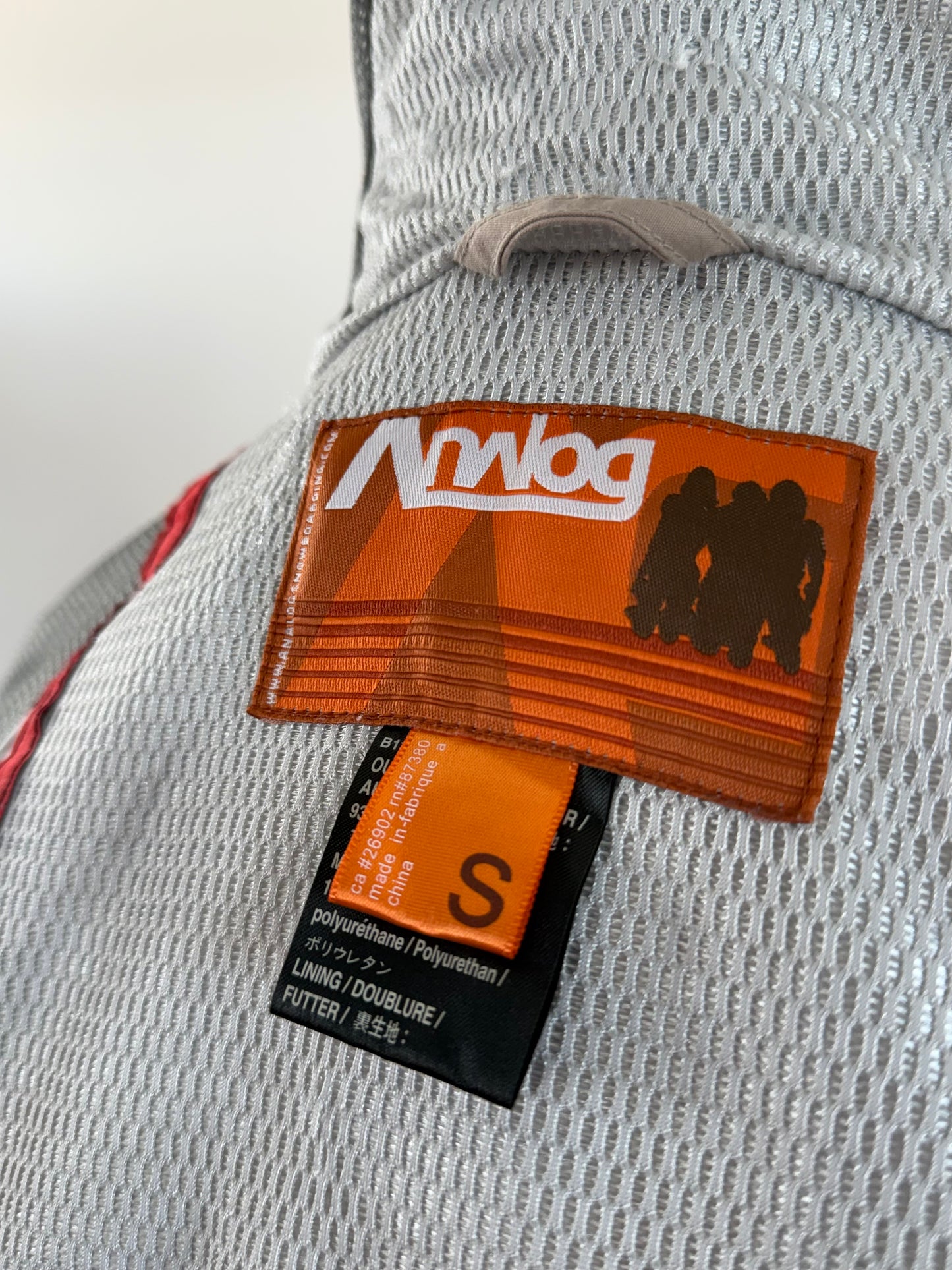 Rare 2002 Burton Analog hidden pocket snowboard jacket (S)