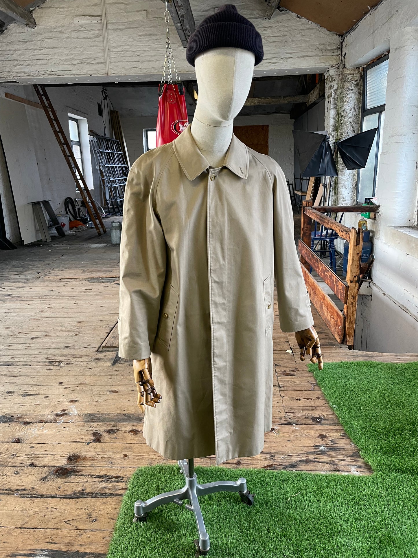 1980s Burberrys of London trench coat Mac 44” short