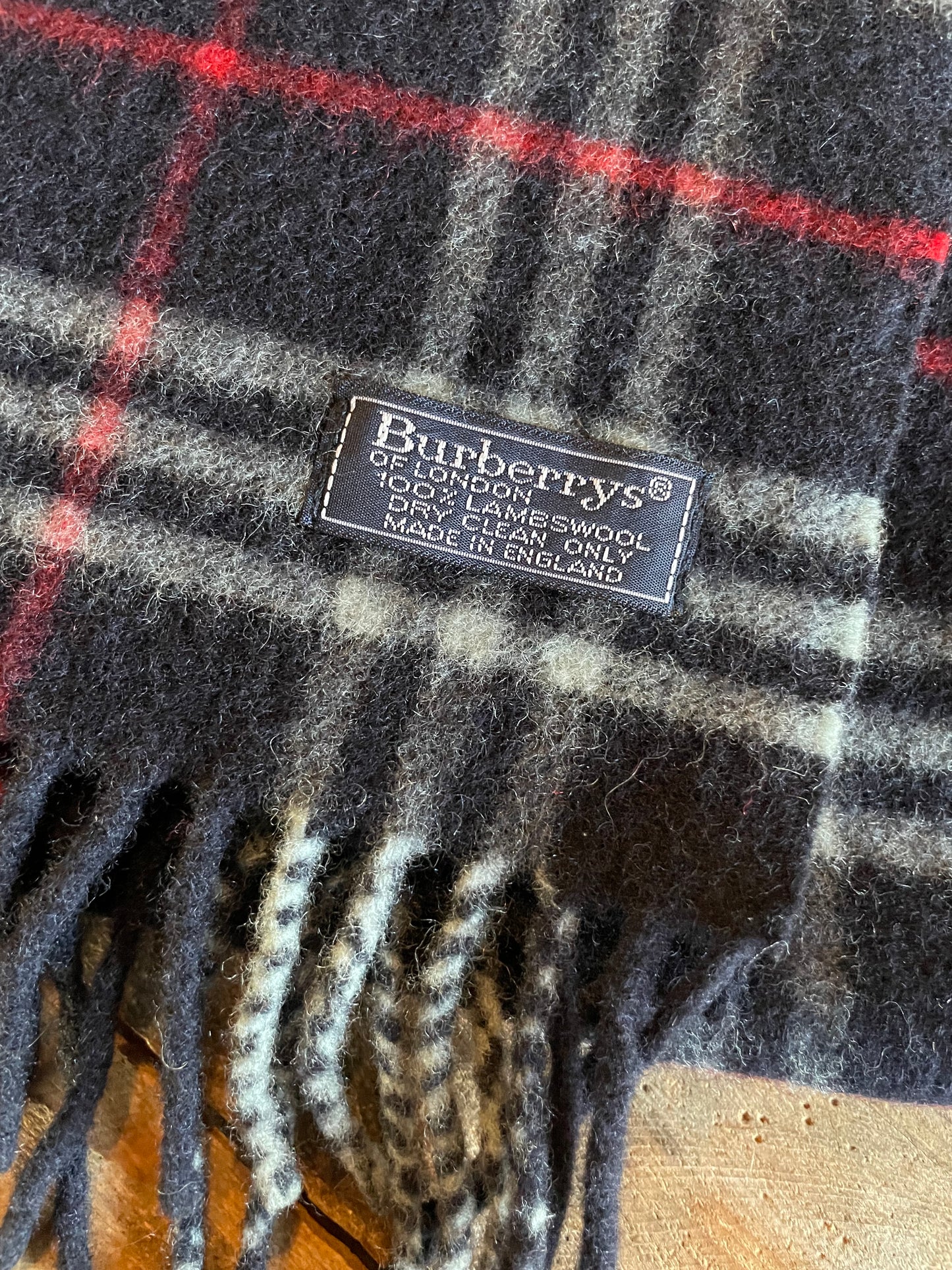 80s Burberry’s of London lambswool nova check scarf