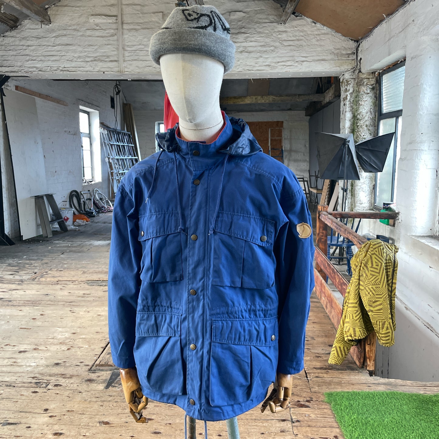 1980s Fjallraven Telemark field jacket (38)