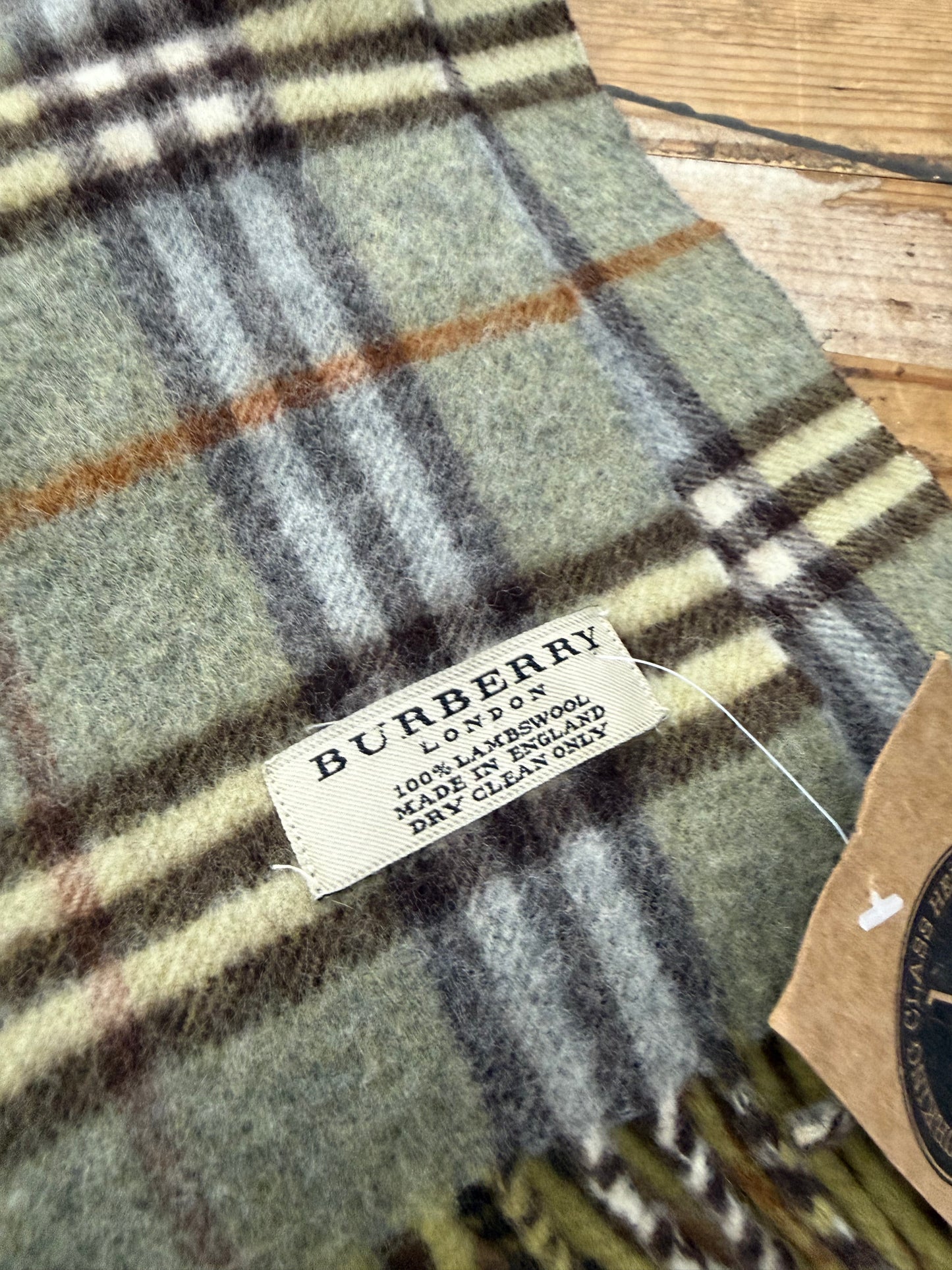 00s Burberry London 100% Lambswool scarf
