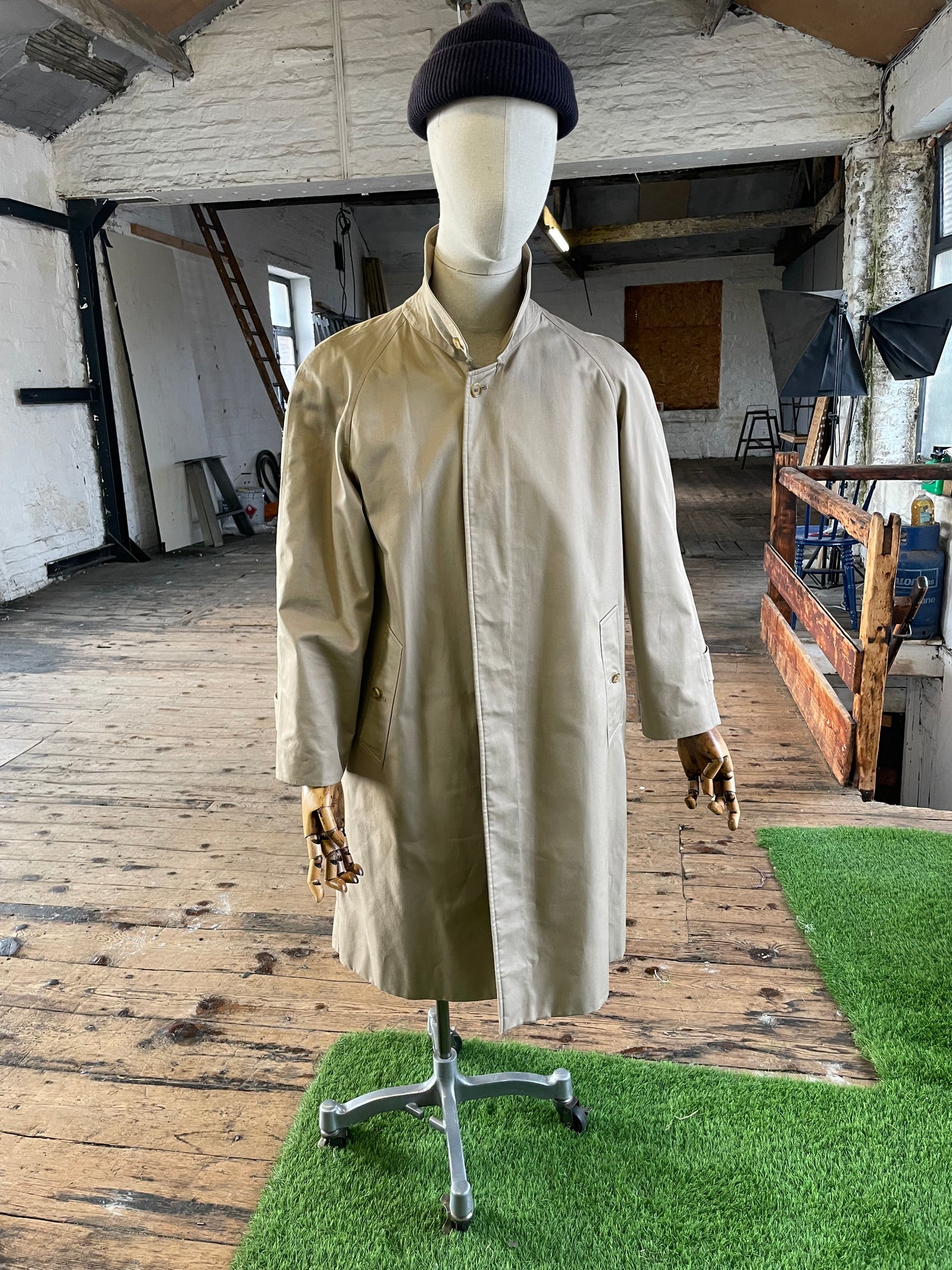 1980s Burberrys of London trench coat Mac 44” short