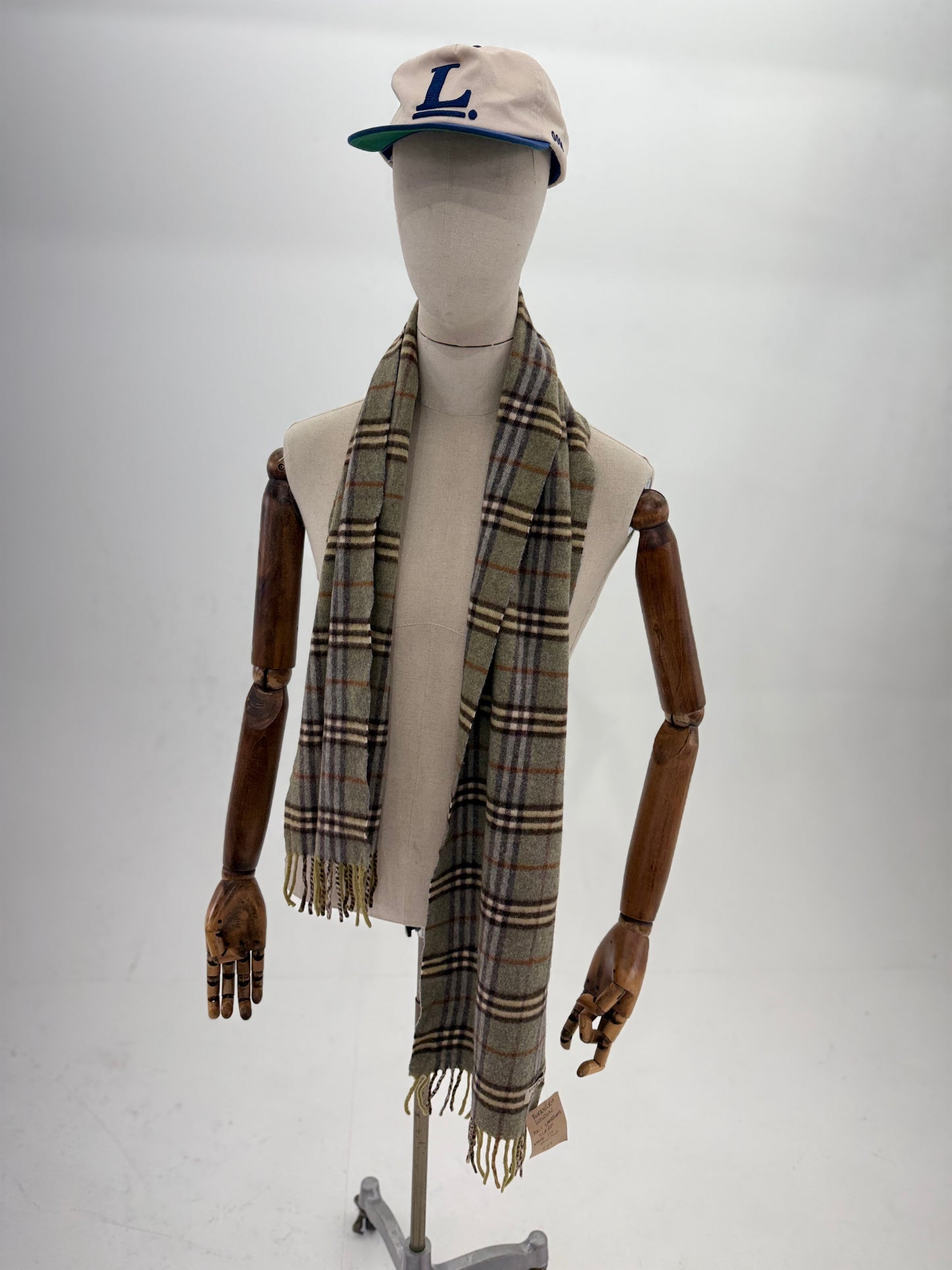 00s Burberry London 100% Lambswool scarf