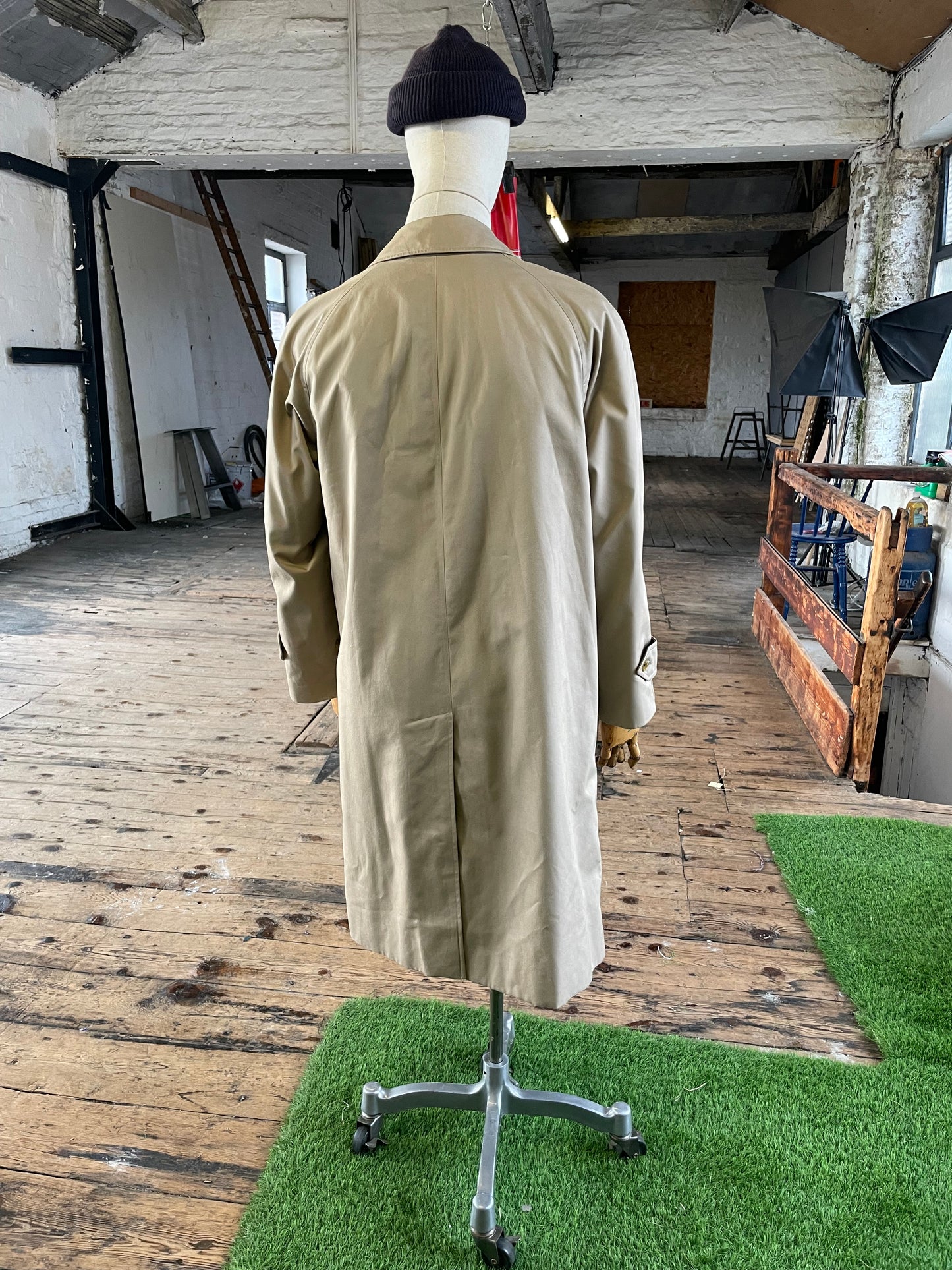 1980s Burberrys of London trench coat Mac 44” short