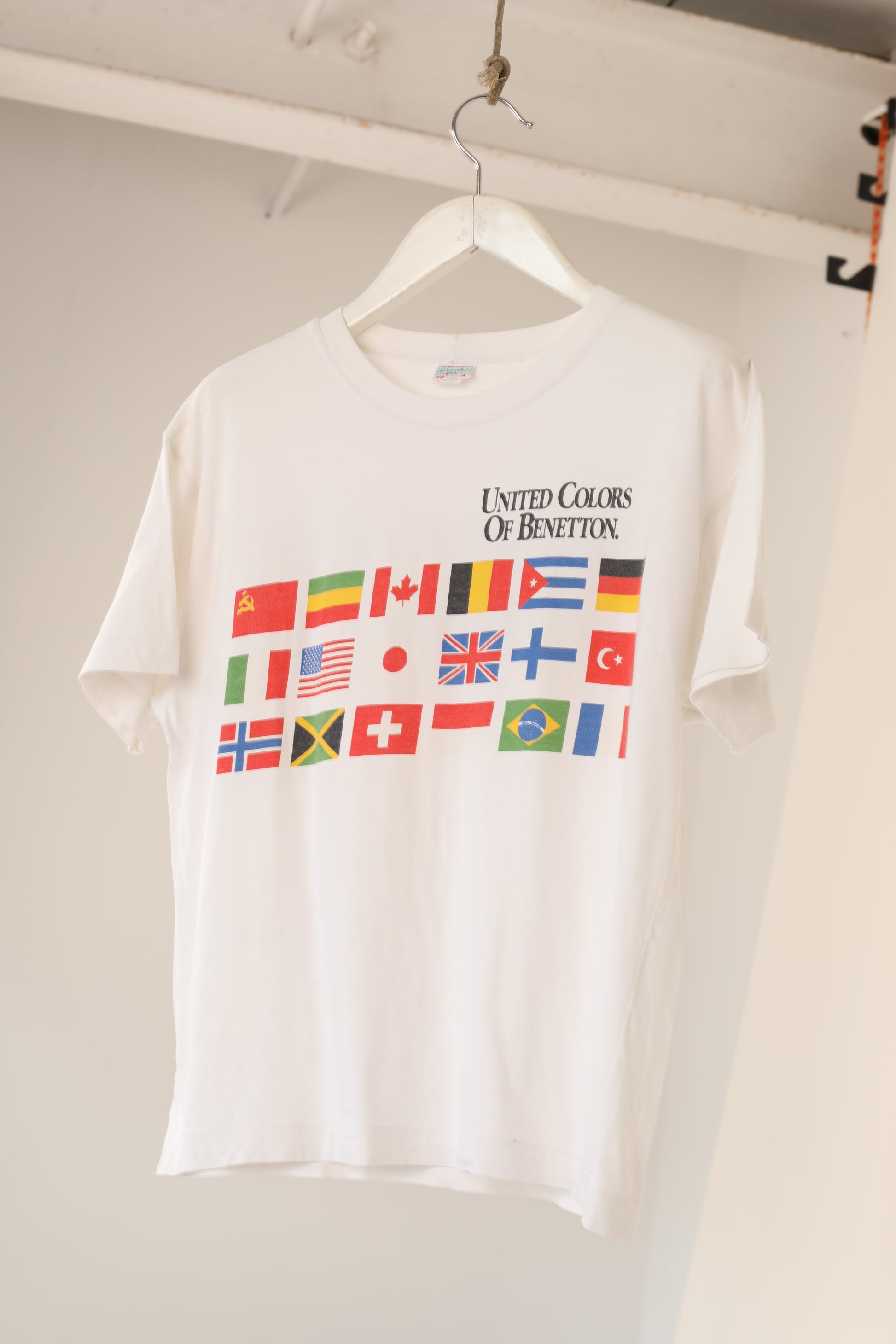 United Colors of workingclassherovintage T-Shirt Flag Benetton –
